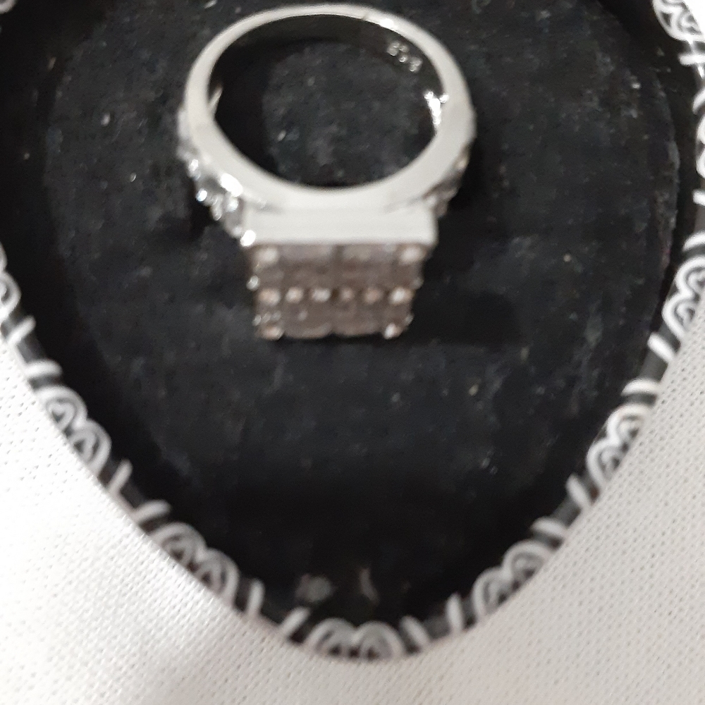 Sterling silver CZ Ring - Picture 4 of 10